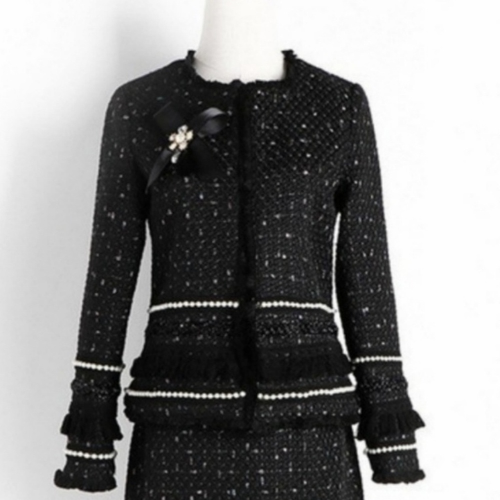 Black and White pearl. Trimed suit
